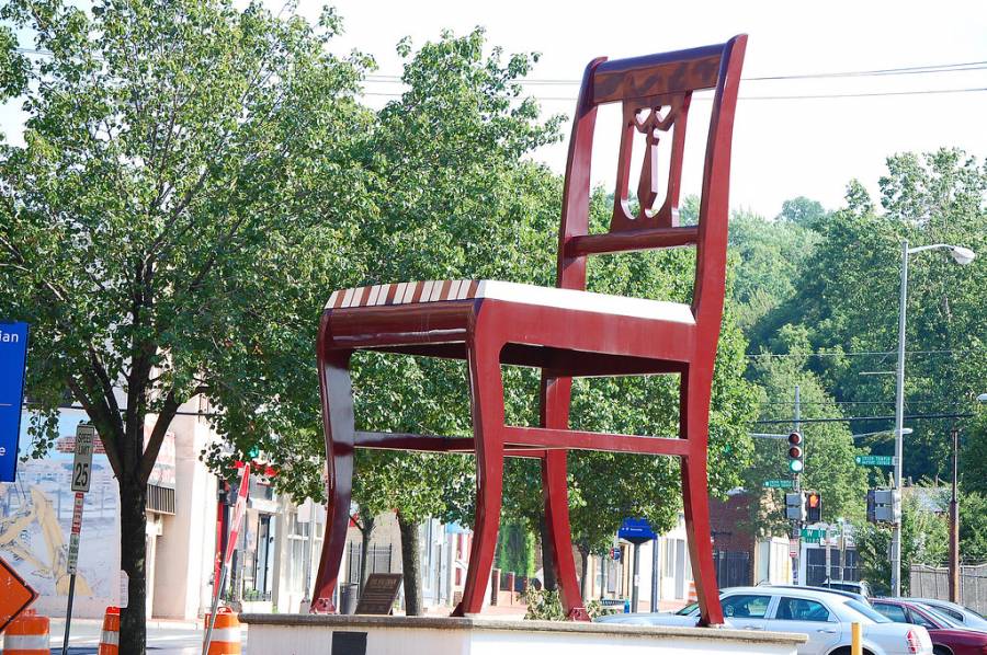 Attached picture the big chair - ANACOSTIA.jpg